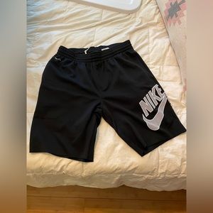Nike SB dri-fit skateboard shorts size medium